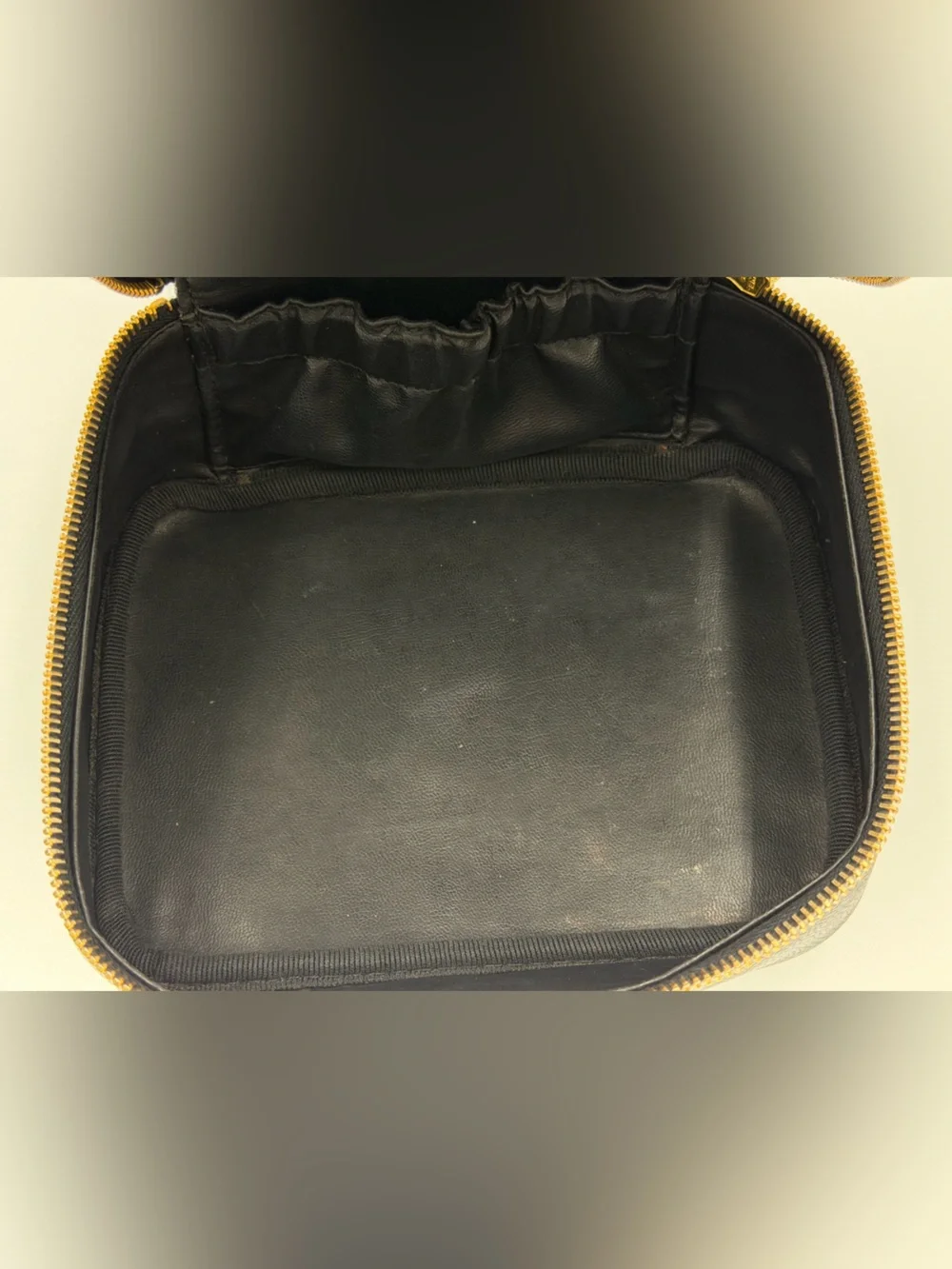 🖤CHANEL Black Caviar Leather CC Logo Vanity Case w/Dust Bag and Entrupy COA🖤 - Picture 7 of 16